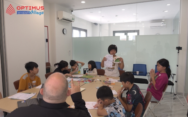 Bức tranh tương lai của việc học Liệu AI có thay thế được Thầy Cô ở Optimus