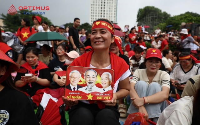 Người dân cả nước và người dân Thủ đô Hà Nội đã háo hức đổ về Quảng trường Ba Đình chờ đợi được chứng kiến những phút giây tự hào của dân tộc. Ảnh: Báo Chính Phủ