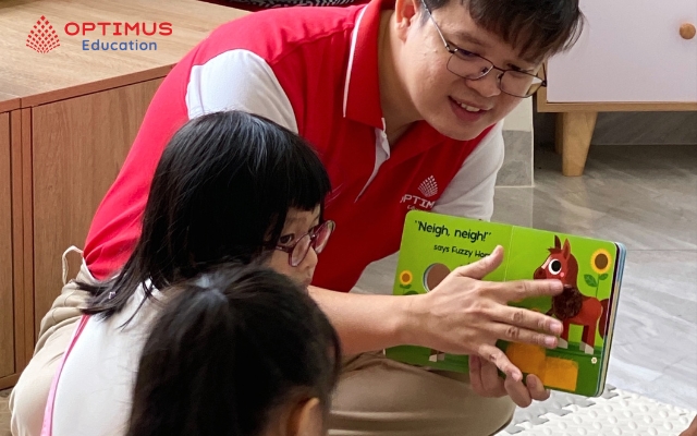 Optimus tin rằng giáo dục không bắt đầu từ bảng trắng, mà từ trang sách đầu tiên cha mẹ cùng con lật mở